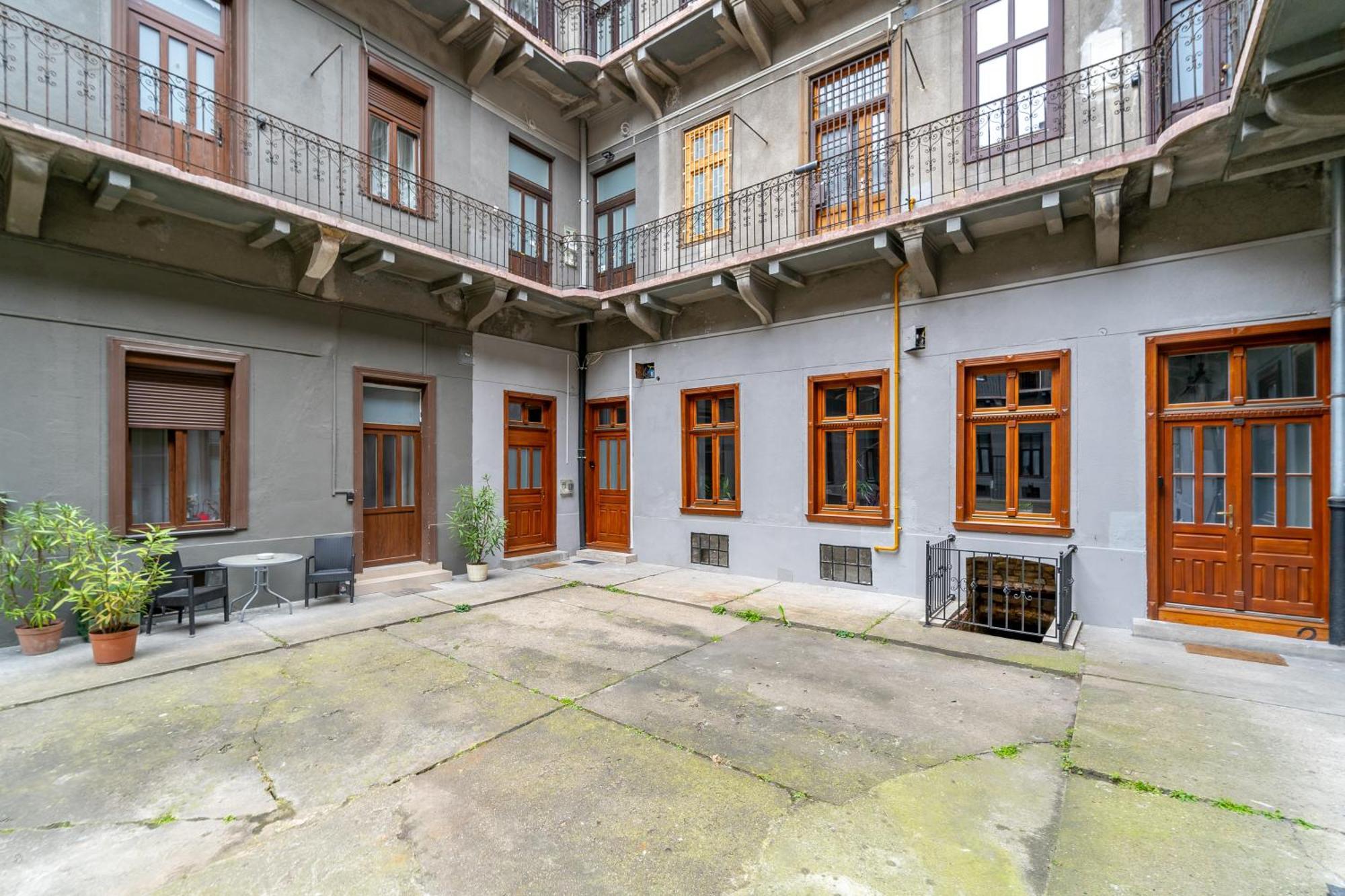 Azure Oasis In The Heart Of The City Budapeszt Zewnętrze zdjęcie